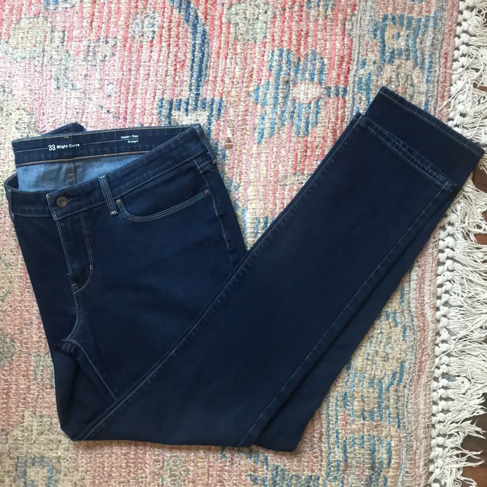 Levi’s Dark Wash Denim Jeans. Straight Leg. Slight Curve. Modern Rise.